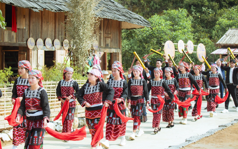 La culture de Sapa avec des récits de la vie et des traditions des ethnies des hauts plateaux du Nord 4 Sapa Culture A Vibrant Gathering Showcases Strong Ethnic Life And Highland Traditions